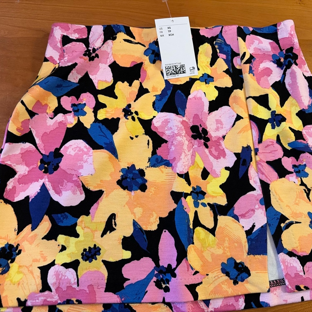 H&M floral print skirt new with tag size xs